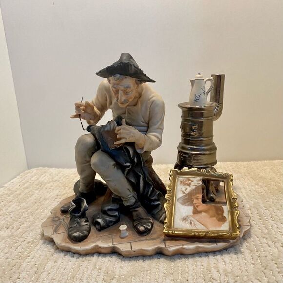 Vintage Pucci Bisque Sculpture “For Want of a Patch” 2405 Extremely Rare/Unique - Picture 3 of 15